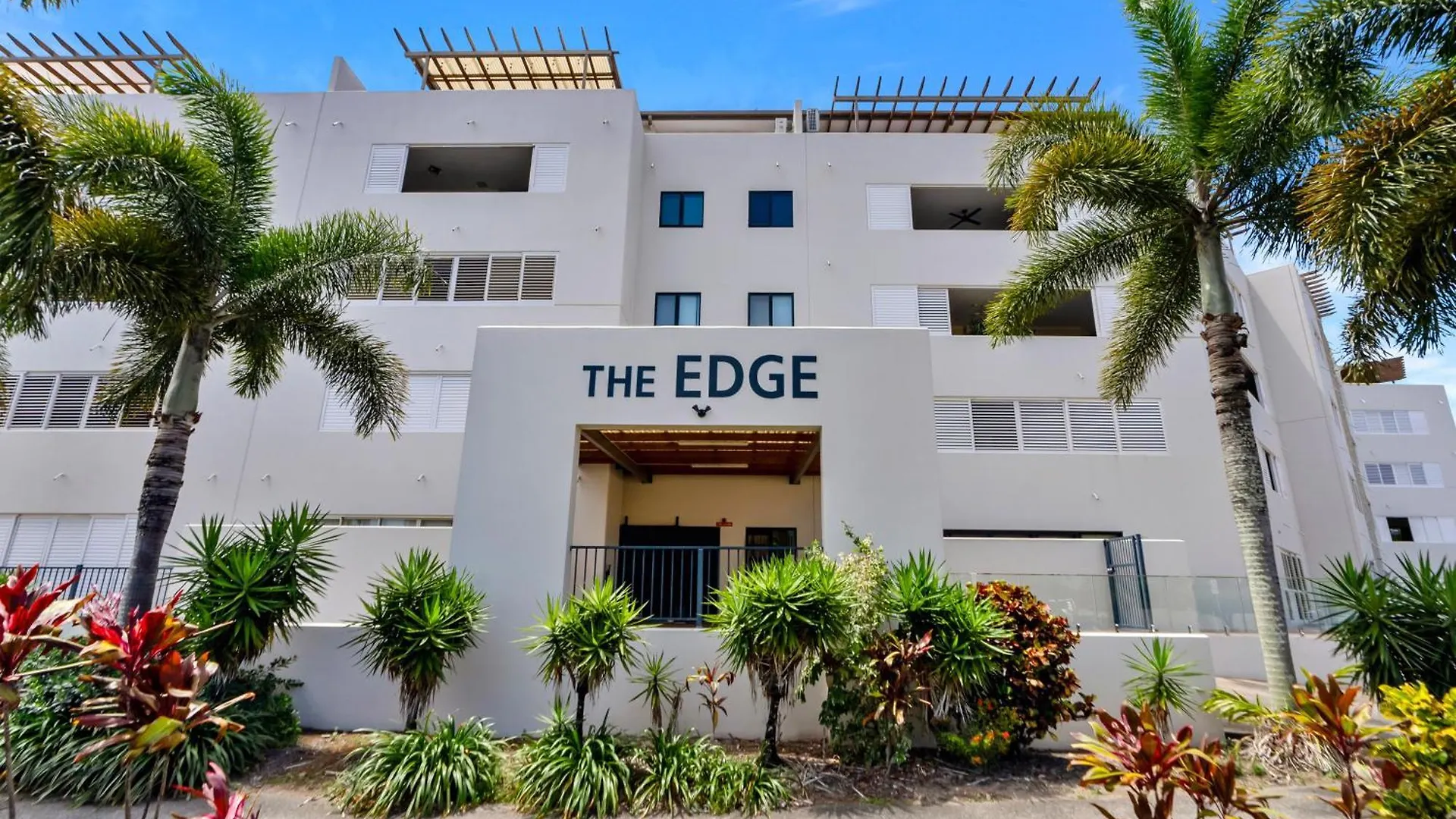 Drift At The Edge Apartment Cairns