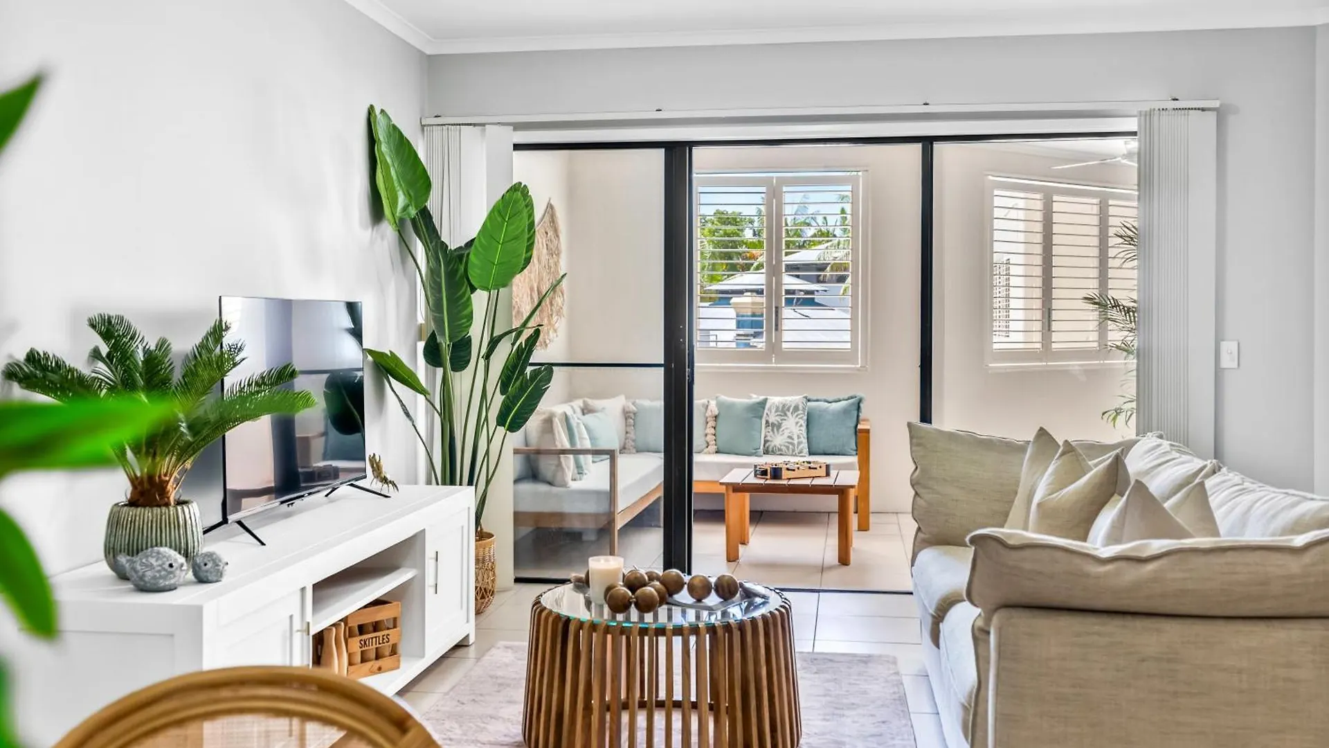 Drift At The Edge Apartment Cairns
