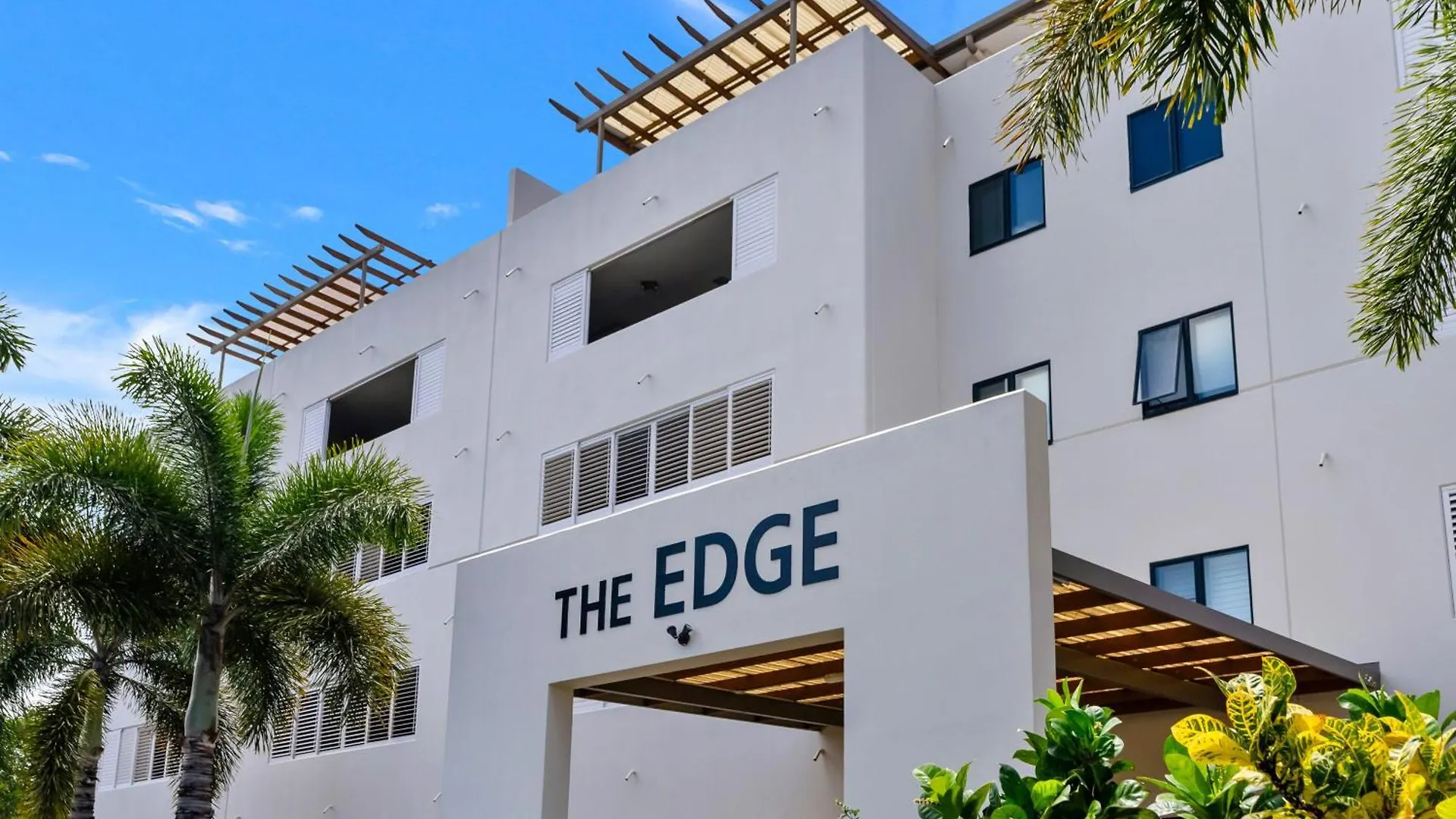 Drift At The Edge Apartment Cairns