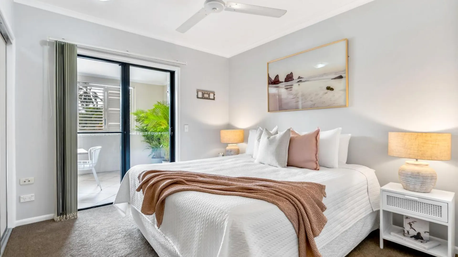 Drift At The Edge Apartment Cairns